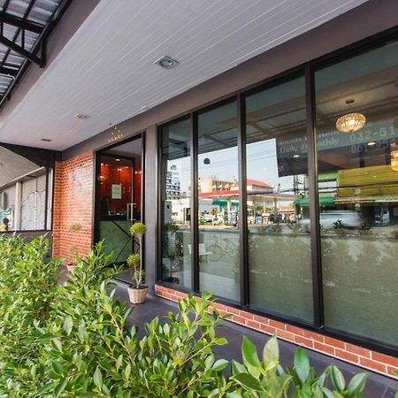 Coconut Budget And Boutique HHQ Exterior foto